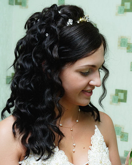 chignon-mariage-cheveux-boucls-43_11 Chignon mariage cheveux bouclés