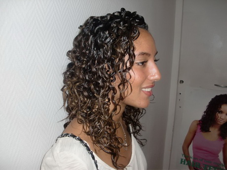 coiffure-curly-femme-78_11 Coiffure curly femme