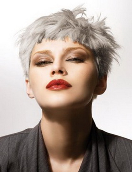 coupe-cheveux-gris-femme-20_3 Coupe cheveux gris femme