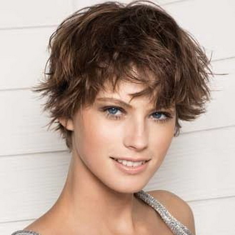 modles-coiffure-femme-cheveux-courts-30_4 Modèles coiffure femme cheveux courts