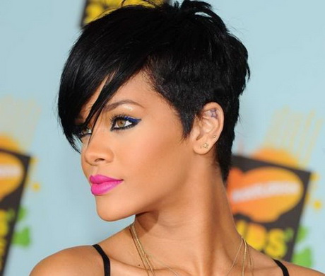 Rihanna coiffure courte