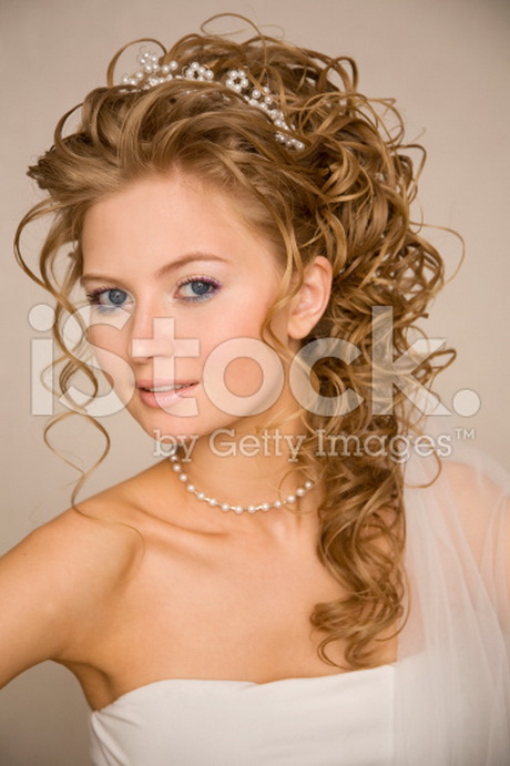coiffure-mariage-cheveux-friss-94_9 Coiffure mariage cheveux frisés