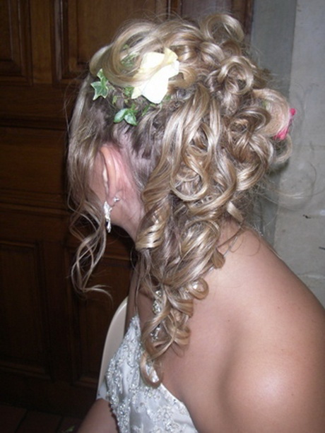 coiffure-mariage-cheveux-longs-boucls-51_9 Coiffure mariage cheveux longs bouclés