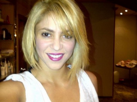 Shakira cheveux court