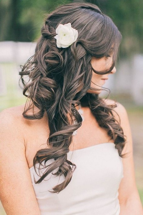 coiffure-marie-avec-fleurs-naturelles-42 Coiffure mariée avec fleurs naturelles
