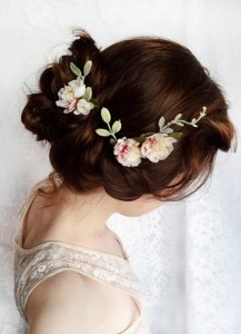 coiffure-marie-avec-fleurs-naturelles-42_12 Coiffure mariée avec fleurs naturelles