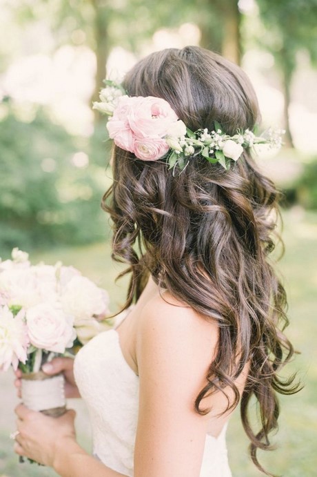 coiffure-marie-avec-fleurs-naturelles-42_14 Coiffure mariée avec fleurs naturelles