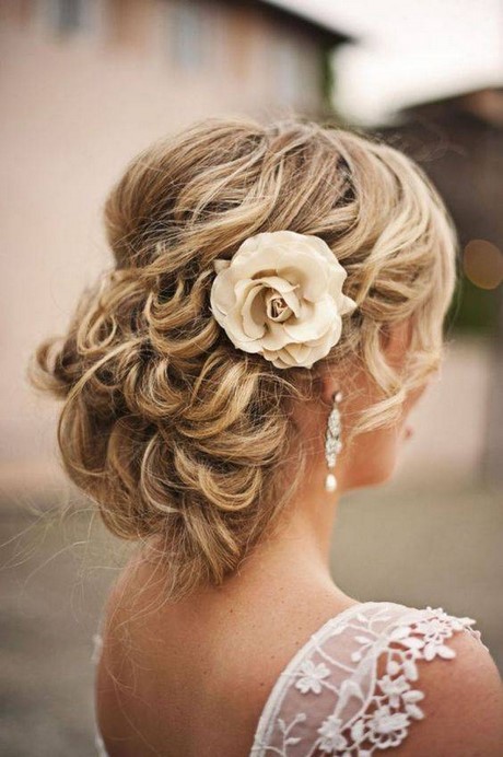 coiffure-marie-avec-fleurs-naturelles-42_15 Coiffure mariée avec fleurs naturelles