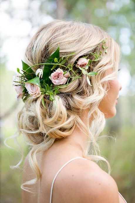coiffure-marie-avec-fleurs-naturelles-42_8 Coiffure mariée avec fleurs naturelles