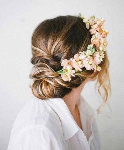 coiffure-marie-avec-fleurs-naturelles-42_9 Coiffure mariée avec fleurs naturelles