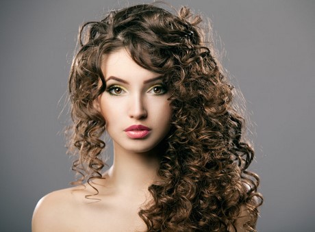 coupe-de-cheveux-long-fris-femme-29_10 Coupe de cheveux long frisé femme