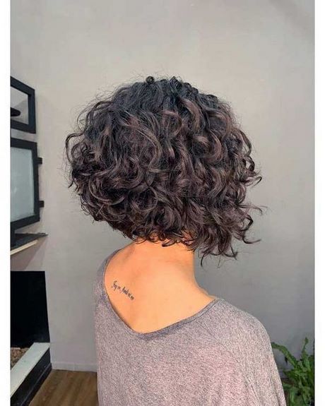 coupe-cheveux-frises-femme-2023-40_9 Coupe cheveux frisés femme 2023