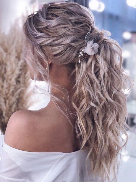 coiffure-mariage-cheveux-long-2022-64_9 Coiffure mariage cheveux long 2022
