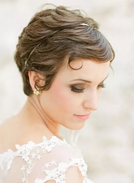 coiffure-mariage-cheveux-courts-2023-92_11-3 Coiffure mariage cheveux courts 2023