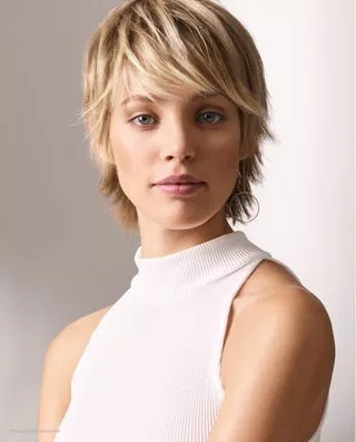 coupe-courte-cheveux-boucles-femme-2023-11-2 Coupe courte cheveux bouclés femme 2023