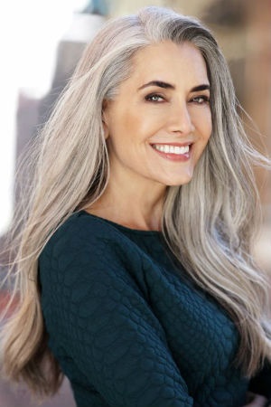 femme-cheveux-gris-74_5 Femme cheveux gris