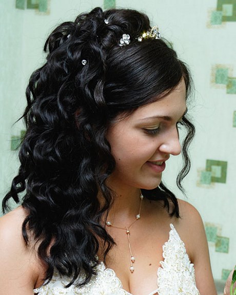 coiffure-cheveux-mi-long-boucle-mariage-54_6 Coiffure cheveux mi long bouclé mariage