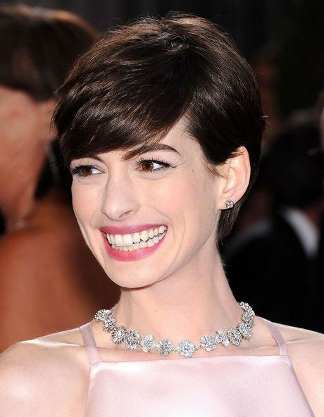 anne-hathaway-cheveux-courts-75_5 Anne hathaway cheveux courts