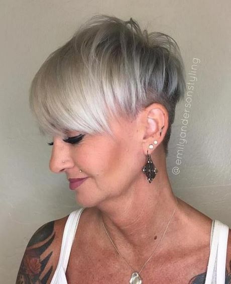 cheveux-gris-court-femme-60-ans-54_11 Cheveux gris court femme 60 ans