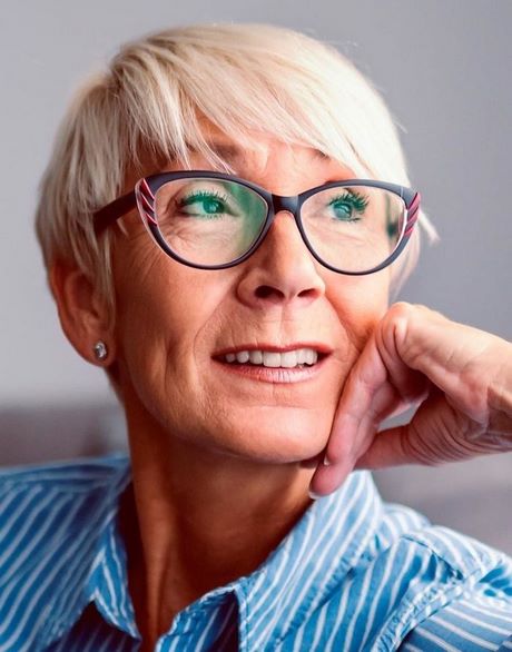 coiffure-courte-femme-60-ans-lunettes-39_5 Coiffure courte femme 60 ans lunettes