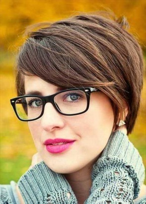 modele-de-coupe-de-cheveux-femme-avec-lunette-13_2 Modele de coupe de cheveux femme avec lunette