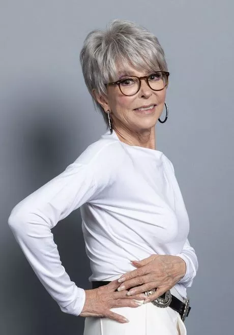 coupe-de-cheveux-court-femme-60-ans-avec-lunettes-2024-68_16-10 Coupe de cheveux court femme 60 ans avec lunettes 2024