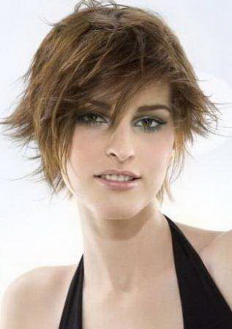 modele-de-coiffure-courte-feminine-75_2 Modele de coiffure courte feminine