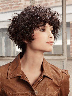 coupe-cheveux-frises-femme-2023-40_13 Coupe cheveux frisés femme 2023