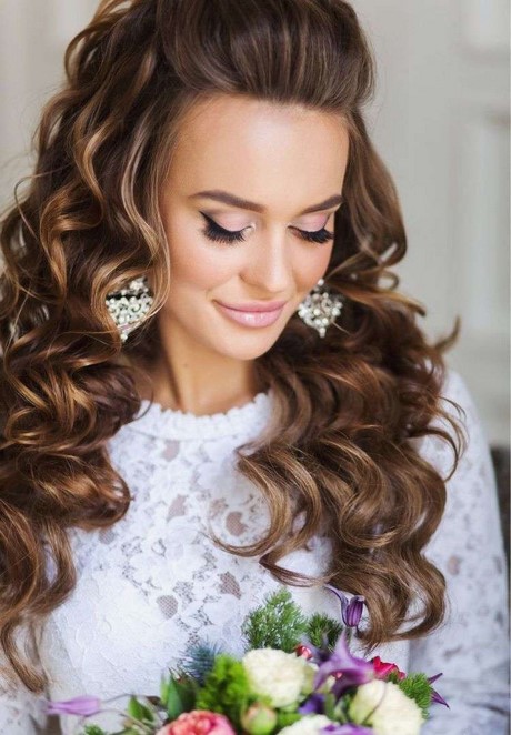coiffure-femme-mariage-cheveux-long-24_18 Coiffure femme mariage cheveux long
