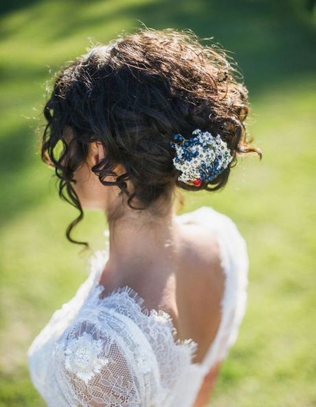coiffure-mariage-cheveux-boucles-attaches-59_17 Coiffure mariage cheveux bouclés attachés