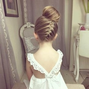 coiffure-mariage-cheveux-courts-petite-fille-60_13 Coiffure mariage cheveux courts petite fille