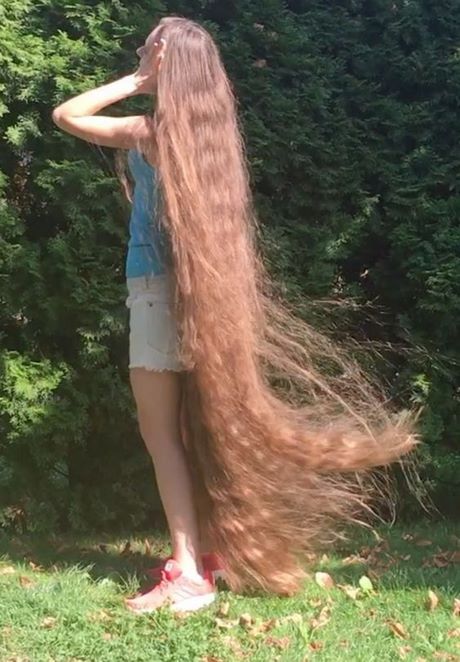 femme-cheveux-tres-long-23_16 Femme cheveux tres long