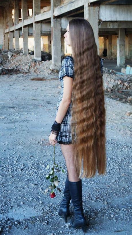 femme-cheveux-tres-long-23_4 Femme cheveux tres long