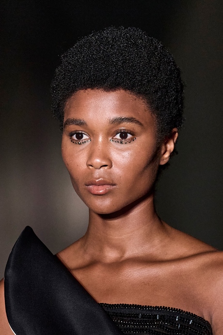 coupe-afro-femme-2022-37_2 Coupe afro femme 2022