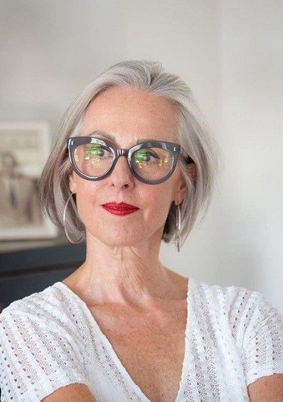 coupe-de-cheveux-court-femme-60-ans-avec-lunettes-2022-71_11 Coupe de cheveux court femme 60 ans avec lunettes 2022