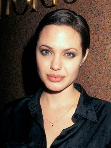 angelina-jolie-cheveux-courts-59_5 Angelina jolie cheveux courts