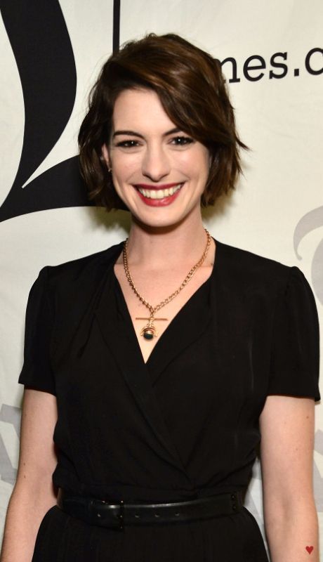 anne-hathaway-cheveux-courts-75_13 Anne hathaway cheveux courts