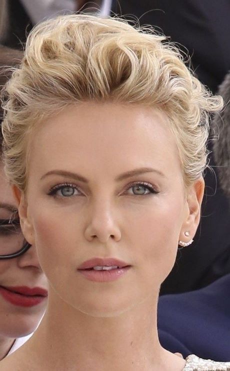 charlize-theron-cheveux-courts-46_10 Charlize theron cheveux courts
