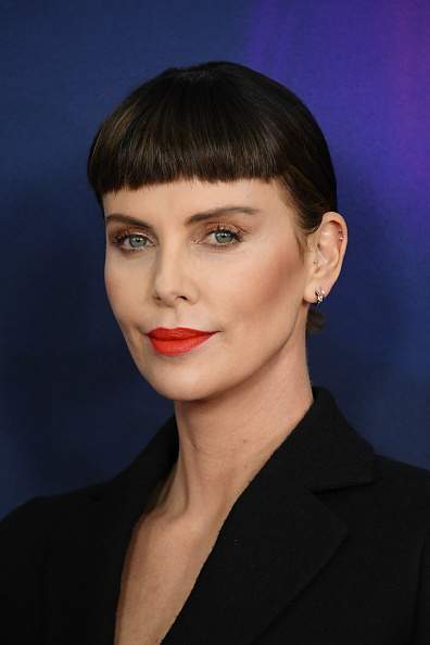 charlize-theron-cheveux-courts-46_19 Charlize theron cheveux courts