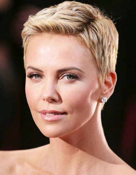 charlize-theron-coupe-courte-16 Charlize theron coupe courte