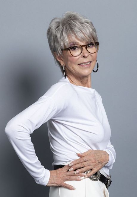Coupe cheveux gris femme 60 ans