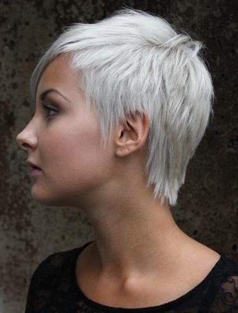 coupe-courte-cheveux-gris-femme-14_7 Coupe courte cheveux gris femme