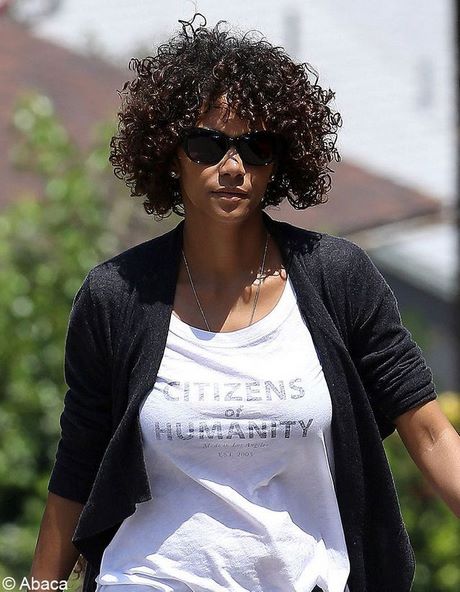 halle-berry-cheveux-courts-52_6 Halle berry cheveux courts