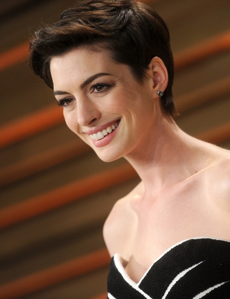 anne-hathaway-coupe-courte-35 Anne hathaway coupe courte