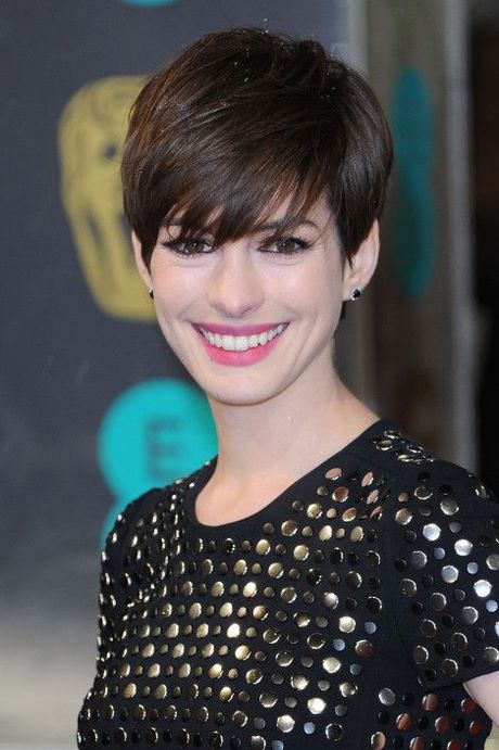 anne-hathaway-coupe-courte-35_11 Anne hathaway coupe courte