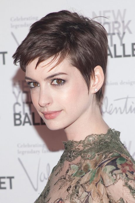 anne-hathaway-coupe-courte-35_3 Anne hathaway coupe courte