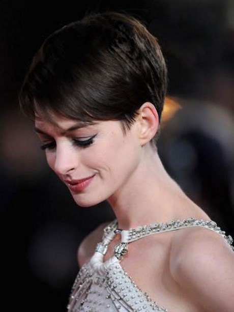 anne-hathaway-coupe-courte-35_6 Anne hathaway coupe courte