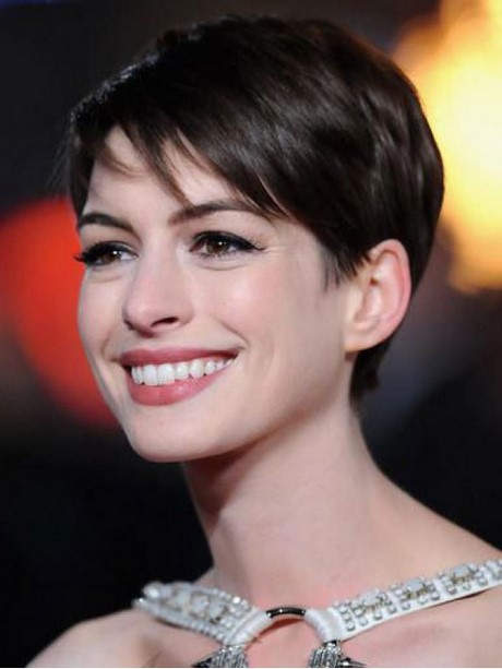 anne-hathaway-coupe-courte-35_8 Anne hathaway coupe courte