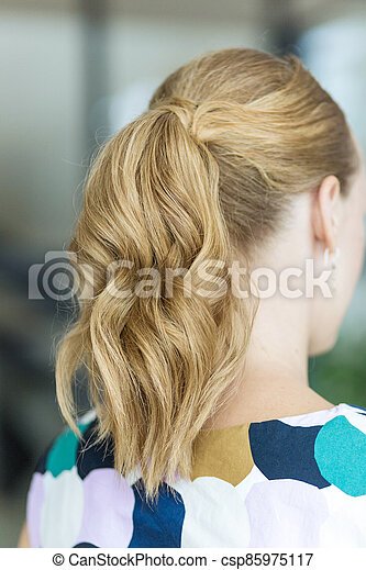 cheveux-long-attache-63_3 Cheveux long attaché