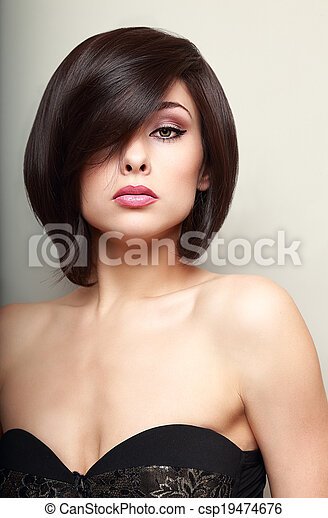 cheveux-noir-court-femme-04_9 Cheveux noir court femme
